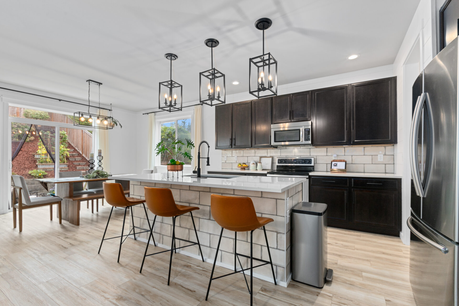 2032 Lake Stevens — open kitchen